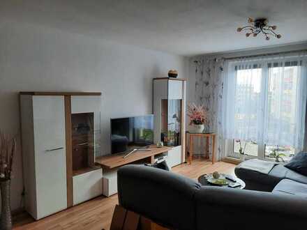 Attraktive 2 - R- Wohnung mit Badkomfort und Balkon zu vermieten !