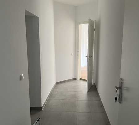 ERSTBEZUG NACH SANIERUNG 2 Zimmer Souterrainwohnung