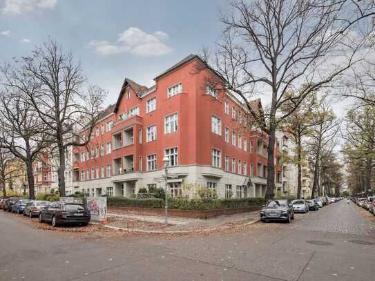 In bester Lage investieren: Altbauwohnung in Berlin-Wilmersdorf