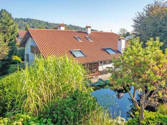 Hochwertig ausgestattetes Landhaus mit schönster Gartenarchitektur