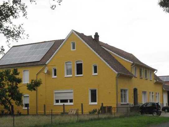 Wohnhaus 15 Zi. mit Einliegerwohnung - Resthof / Renditeobjekt mit 29,8 KW Photovolt. + 10 Garagen