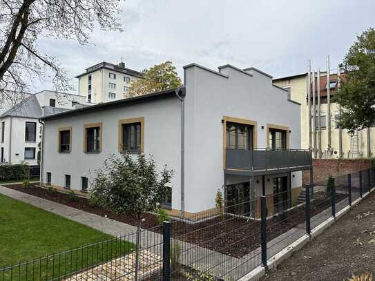 Gartenhaus direkt in der Südvorstadt: Erstbezug in 170 m² Doppelhaushälfte mit Balkon und Terrasse