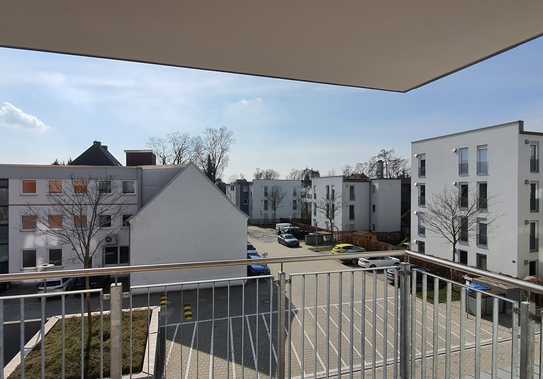 ... Neuwertige 3-Zimmer-Wohnung mit Südbalkon und Bergblick in zentraler Lage und EBK...