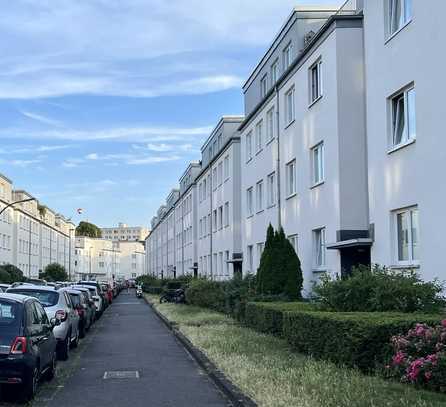 Hochwertig sanierte 2,5 Zimmer Wohnung mit Balkon, Garten und EBK in ruhiger Gegend von Zollstock