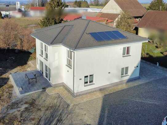 Unschlagbares Angebot: 6-Zi.-EFH + Bungalow (Wohn- u. Gewerblich) mit ca. 180 m² zu einem Preis