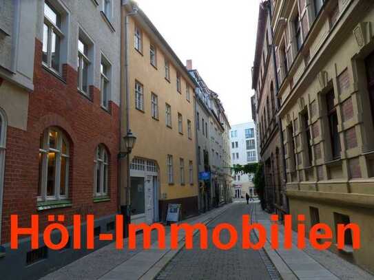 Höll-Immobilien bietet schöne 1,5-Raumwohnung mit Einbauküche in der Kuhgasse 4.