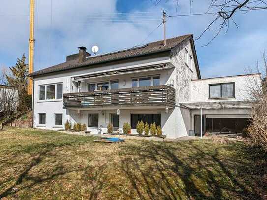 Großzügiges Einfamilienhaus mit Einliegerwohnung, Garten und Garage in ruhiger Ortsrandlage