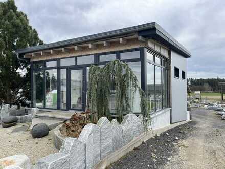 Gewerbegrundstück mit Bürogebäude und reichlich Lagerfläche im Gewerbegebiet nahe Thiersheim