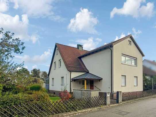 Schönes Einfamilienhaus mit Wintergarten und 2 Garagen in Altdorf bei Nürnberg