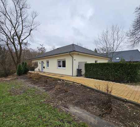 Bungalow mit 4 Zimmern und Garten.