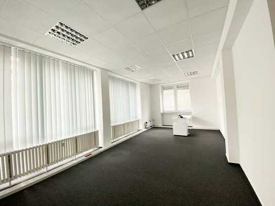 Komplett ausgestattetes Büro in Bonn – Helles Ambiente, Balkon, und Konnektivität inklusive