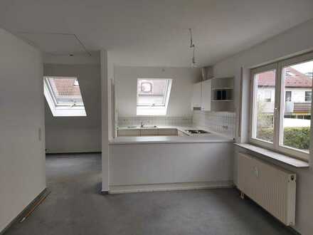 Modernisierte 1,5-Zimmer-DG-Wohnung mit Balkon und Einbauküche in Grundweg, Reutlingen-Sondelfingen