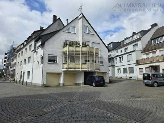 WOHNUNG MIT BALKON, GARAGE UND VIEL NUTZFLÄCHE IN CITY-LAGE