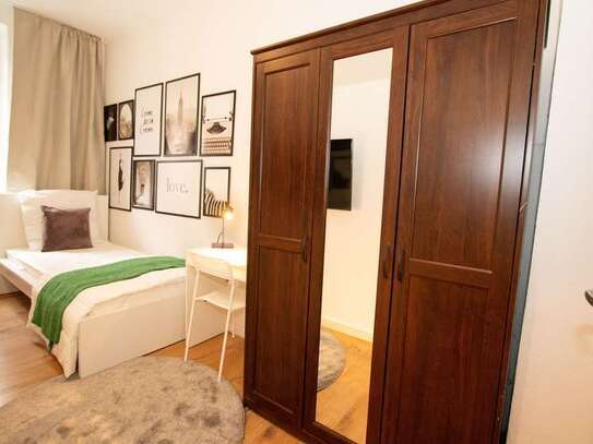 +++ Furnished room in 63065 +++