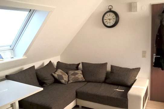 1,5-Zimmer-DG-Wohnung mit Balkon und EBK in Neuhausen