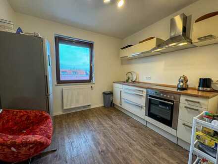 Schöne, modernisierte 2-Zimmerwohnung mit Einbauküche & Stellplatz