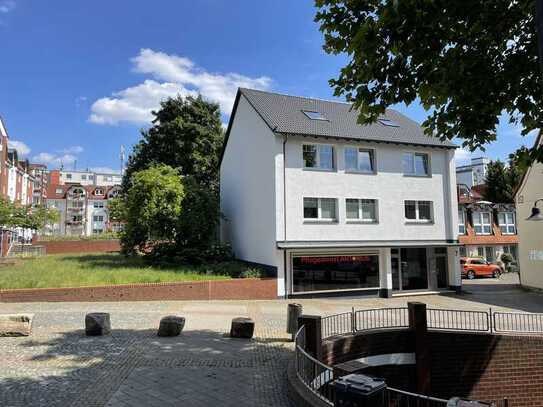 Schöne, modernisierte DG-Wohnung, ruhig gelegen direkt am Marktplatz Bochum-WAT