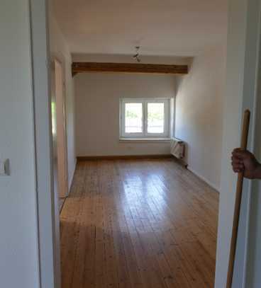 Schöne, geräumige 4- Zimmer Wohnung in Knöringen ,Nähe Landau