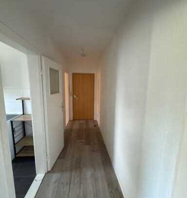 Schicke 2 Zimmer Wohnung mit einfache EBK und Wannenbad