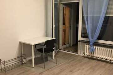 Zimmer in 3er WG mit Balkon im Zentrum