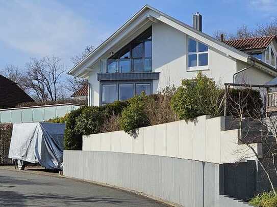 Geräumiges, günstiges 8-Zimmer-Einfamilienhaus mit geh. Innenausstattung und EBK