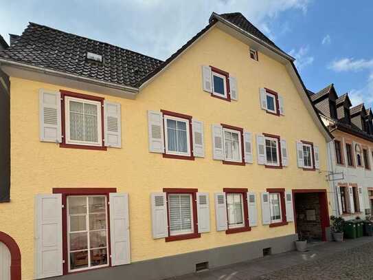 Historisches Mehrfamilienhaus in begehrter Altstadtlage von Ettlingen.