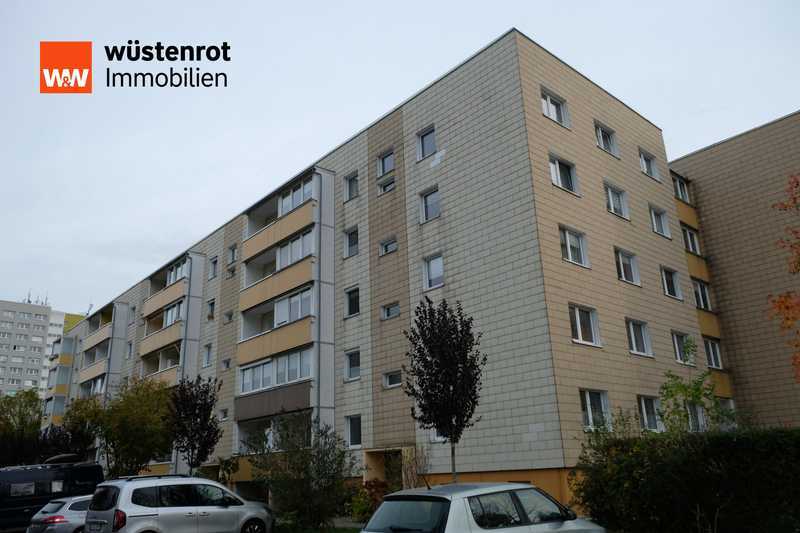 Ruhige 4-Raum-Perle in Leipzig-Schönefeld: Sanierter Wohntraum mit Glas-Loggia & Potenzial