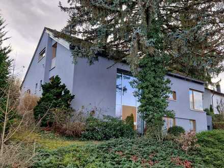 Modernes Einfamilienhaus mit Weitblick und luxuriöser Innenausstattung