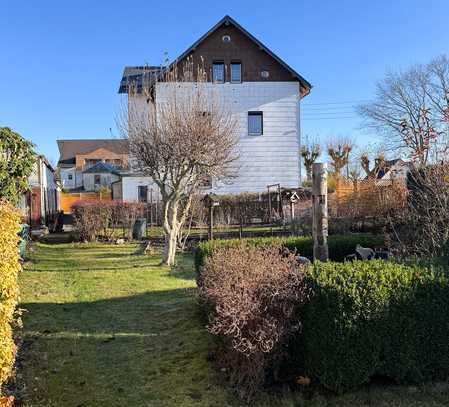 Mehrgenerationenhaus mit großem Garten und Pool