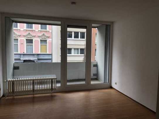 Gepflegte 2-Zimmer-Wohnung mit Balkon in Aachen (keine WG möglich)