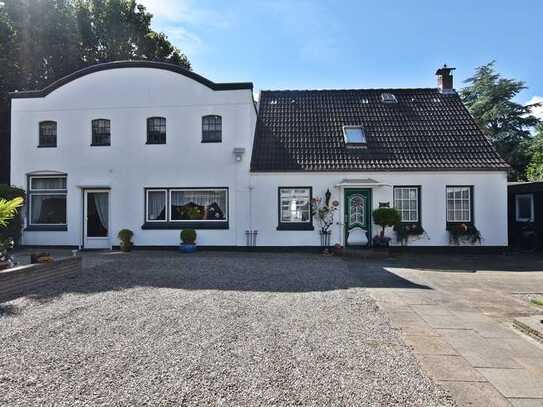 Bezugsfreies Haus mit Ausbaureserve, zentral in Husum, viel Potenzial zB. Baugrundstück