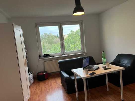 Modernisierte 2-Zimmer-Wohnung mit EBK in Berlin