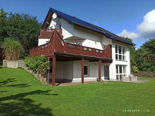 Wunderschönes Einfamilienhaus mit Einliegerwohnung und traumhaftem Blick in Bad Zwesten