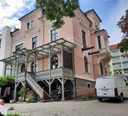 3 Zimmer - herrlicher Ausblick + stilvolles Wohnen in historischer Stadtvilla