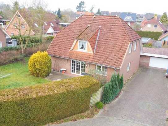 Ein Zuhause für die Familie! Einfamilienhaus mit großem Garten, Badewanne & Garage