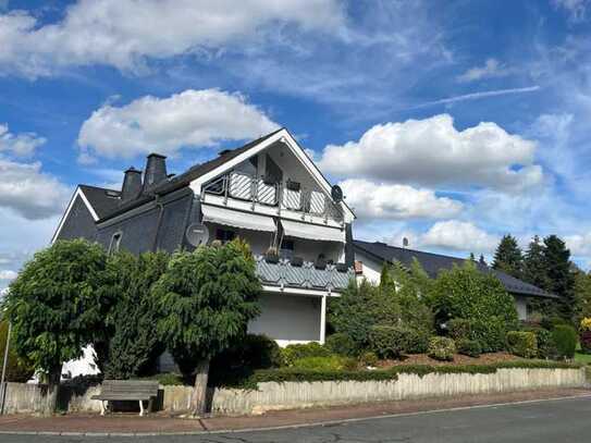 Großzügige grundrenovierte Dachgeschosswohnung