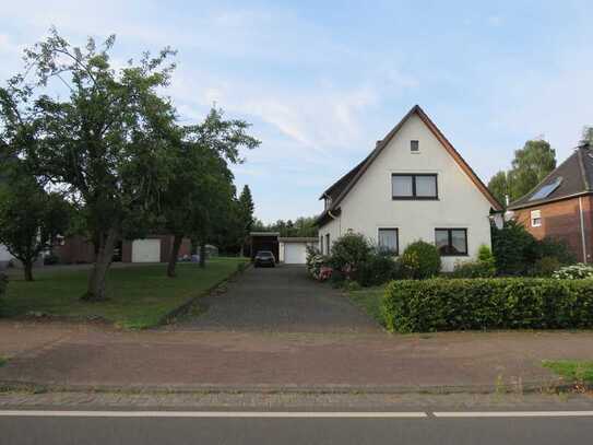 Schönes Einfamilienhaus mit Nebengebäude