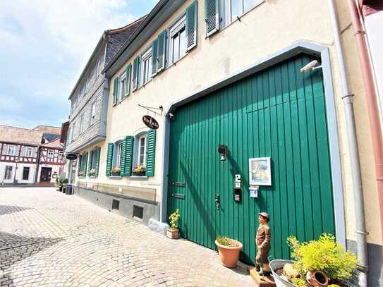 Kulturdenkmal mit Wohnen und Gewerbe am Freihofsplatz in Seligenstadt