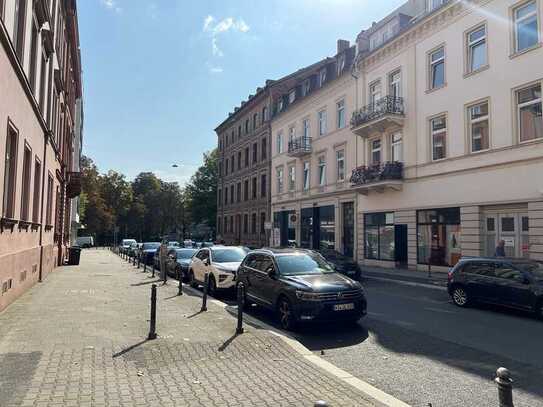 Moderne, klimatisierte 3-Zimmer-DG-Wohnung mit Altbaucharme in zentraler, ruhiger Lage von Wiesbaden