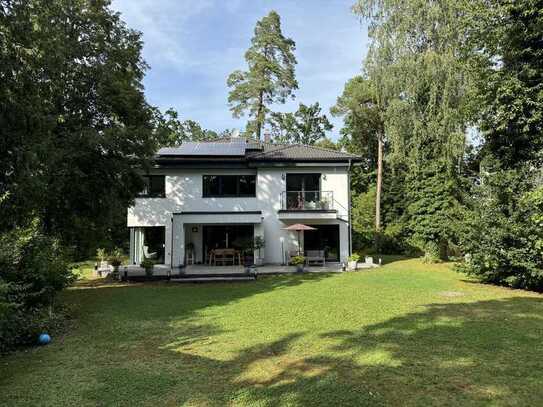 Freistehendes Einfamilienhaus in Vaterstetten mit großem Garten