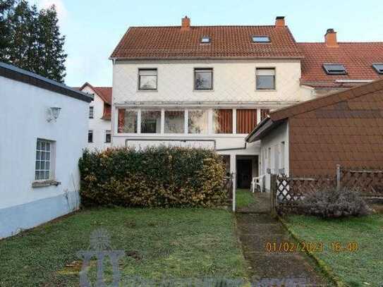 Gepflegtes Zweifamilienhaus mit großem Grundstück in schöner Stadtrandlage von Homburg