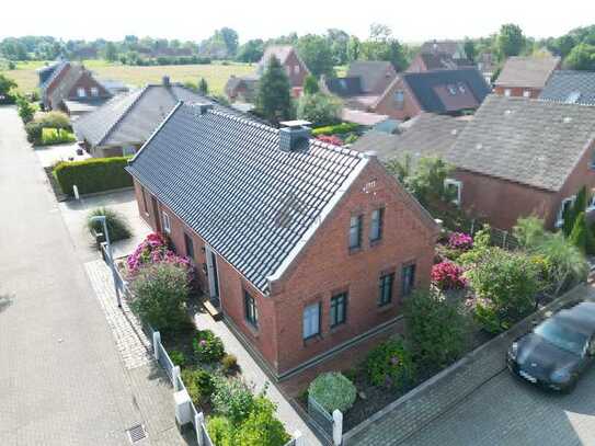 Nähe Fischerdorf Ditzum - Modernisiertes Einfamilienhaus mit ELW und Garage in ruhiger Siedlungslage