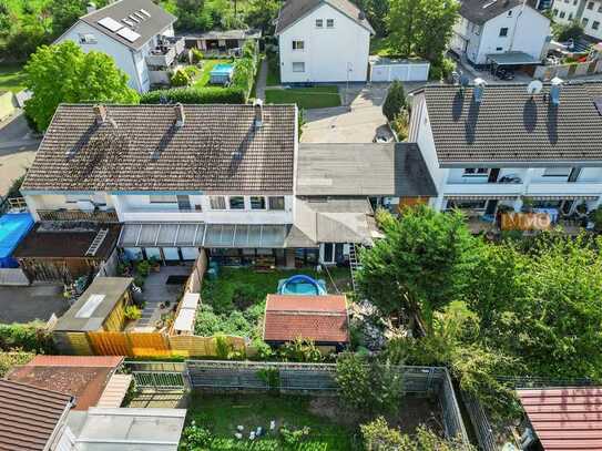 IMMORath.de - Schönes Reihenendhaus mit Garten und Doppelgarage