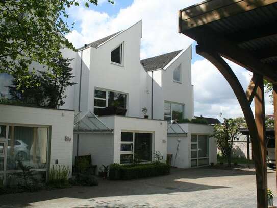 Möbliertes, gemütliches Architektenreihenhaus mit pflegeleichten Garten in ruhiger Lage von BS