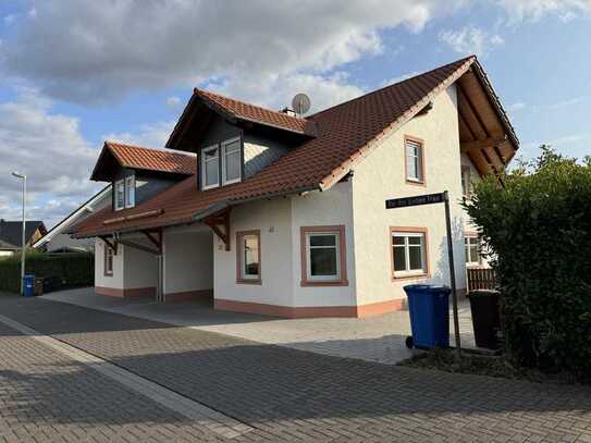 Exklusives, geräumiges und vollständig renoviertes Haus mit vier Zimmern in Weilburg