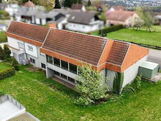 +++Ruhbank: Albert-Schweitzer-Haus mit 400 m² Nutzfläche und großer Erdgeschosswohnung mit Balkon...