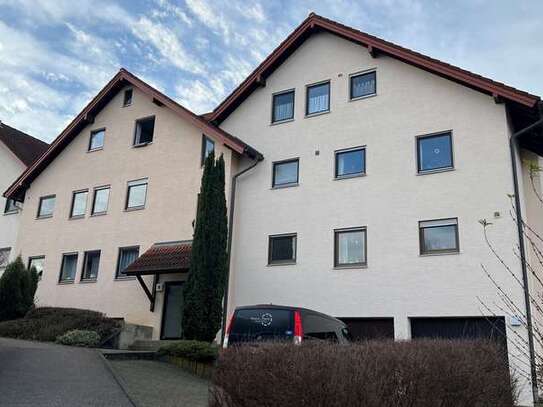 Helle, gut geschnittene 3,5 Zimmer DG Wohnung