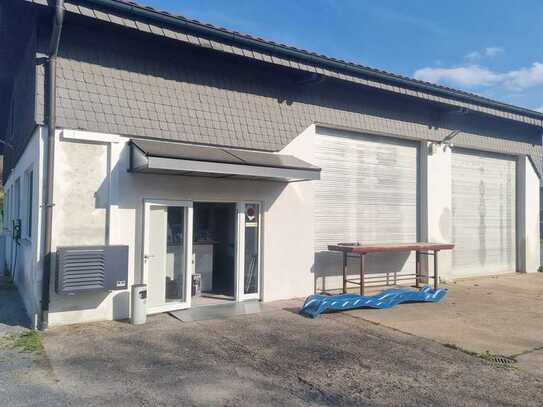 Gewerbehalle mit Freifläche
