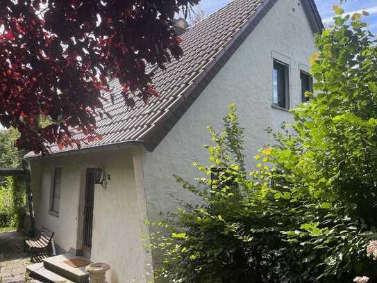 Hennef: Freistehendes Einfamilienhaus mit Panorama-Siegblick auf großem ca. 2.180 m² Gru