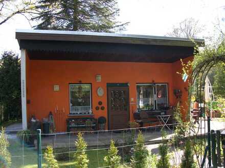 Idyllischer Bungalow in Massivbauweise am Badesee auf Eigentumsland